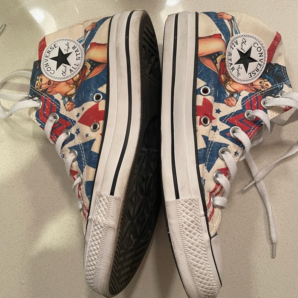 Wonder Woman Converse mens size 5, womens size 7